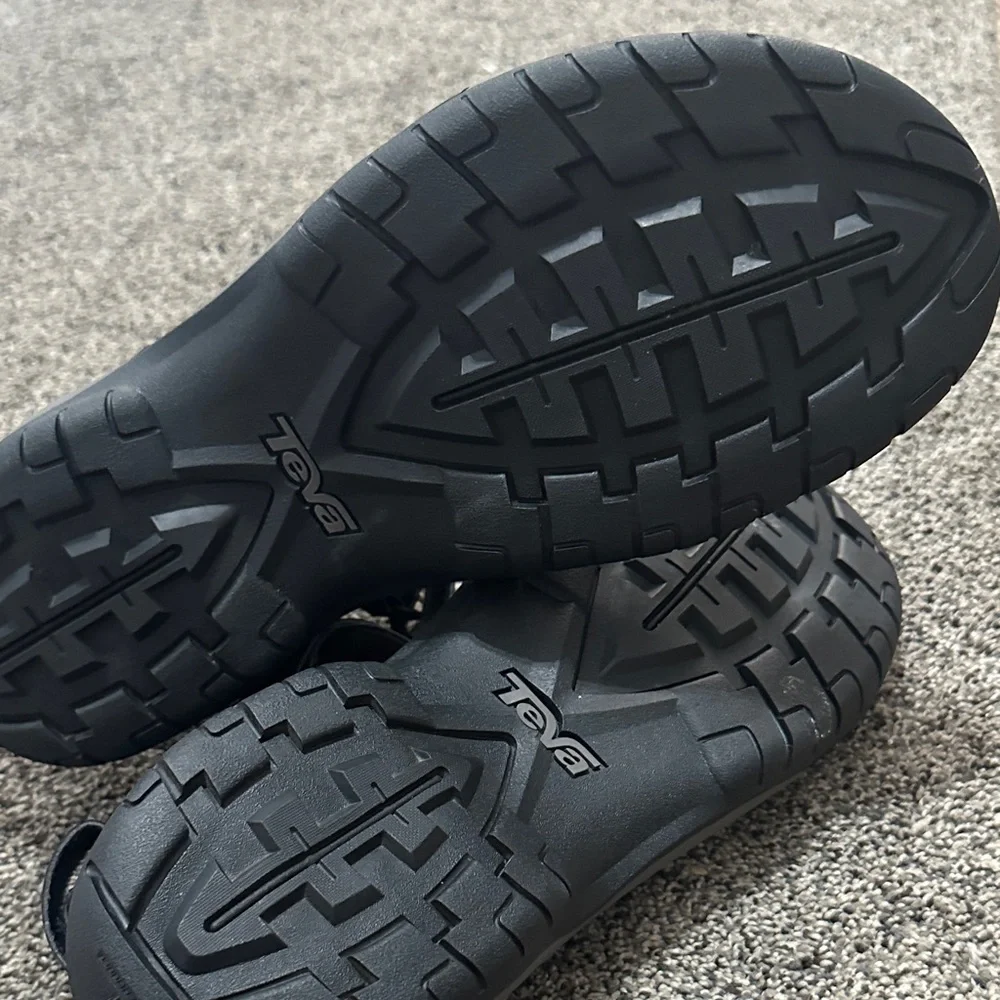 Teva Men's Meacham River Sandal in black Sz 13